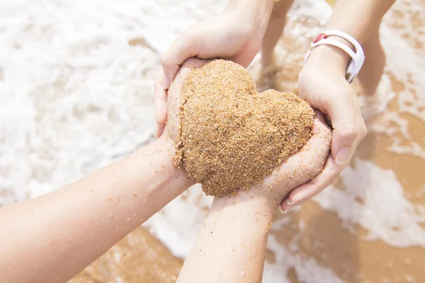 Çiftin şekillendirme kalp şekli eller