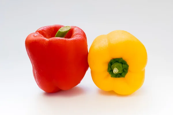 kırmızı biber veya beyaz zemin üzerine tatlı biber