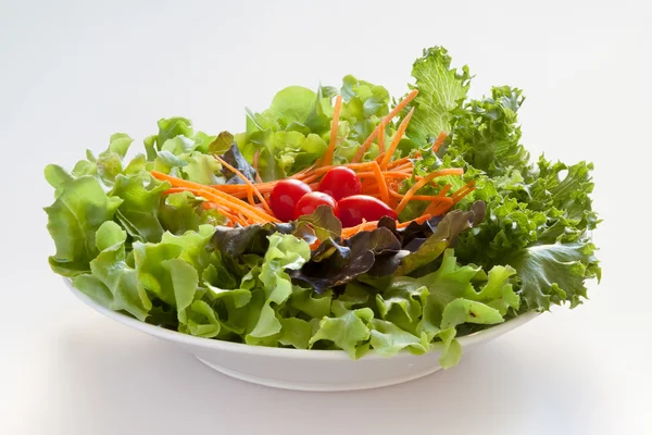 Taze sebze salatası.