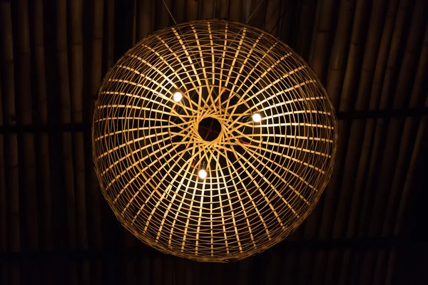 Bambuszból szőtt lámpa — Stock Fotó