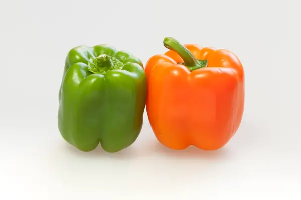 Capsicum ou pimenta doce no fundo branco Fotografias De Stock Royalty-Free