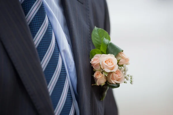 Růžové růže Boutonniere — Stock fotografie