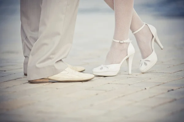 Poten van een bruid en een bruidegom — Stockfoto