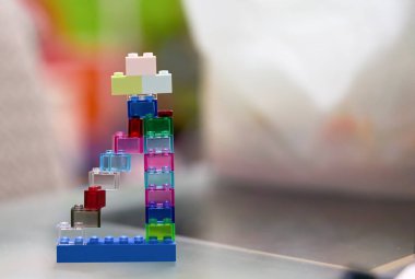 Oyuncak şeklini alır