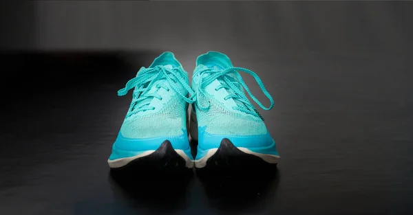 Teal Aqua Running Shoes Floor Front Horizon View — Stock Photo, Image