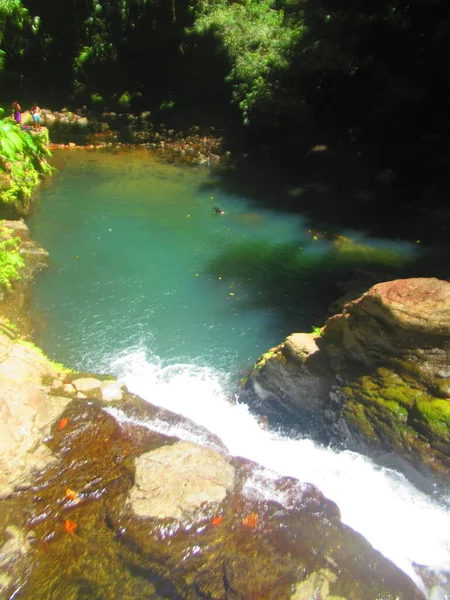 Waterfall Falls Small Blue Lake — Stock Photo, Image