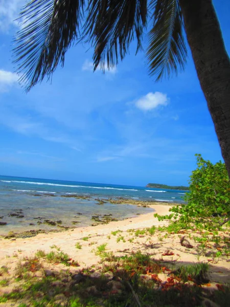 Den Vita Sandstranden Och Det Turkosa Havet Den Blå Himlen — Stockfoto