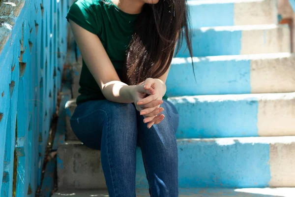 Sad Woman Hand Head Sitting Stairs — Stock Photo, Image