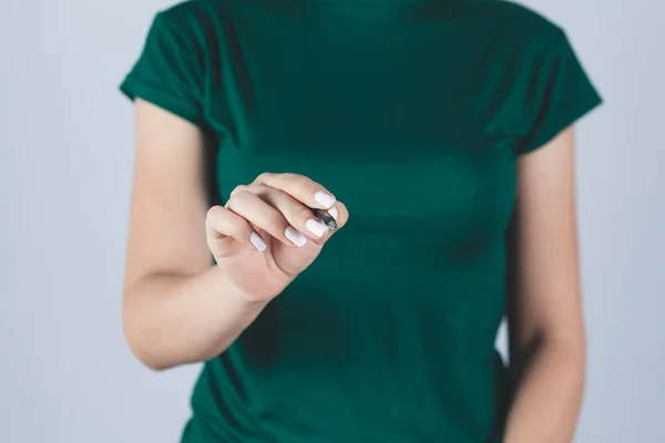 Mulher Tocando Tela Fundo Cinza — Fotografia de Stock