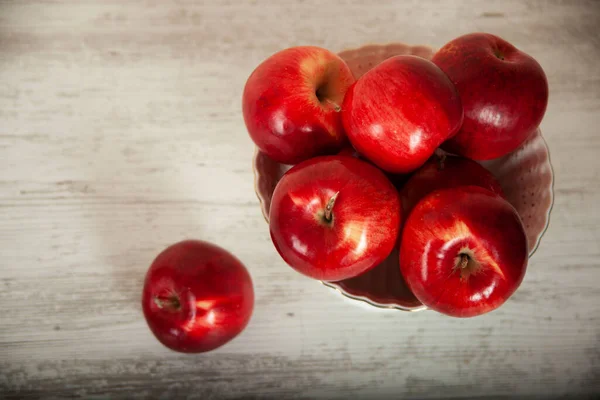 Red Apple Full Vases Table — Stock Photo, Image