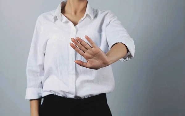 Señal Parada Mano Mujer Triste Sobre Fondo Gris — Foto de Stock