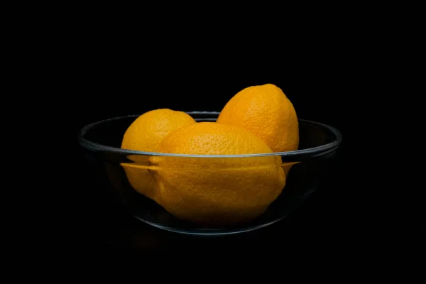 Fruta Limão Tigela Vidro Fundo Escuro — Fotografia de Stock