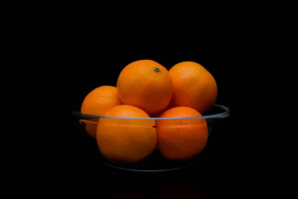 Mandarinas Maduras Tigela Vidro Fundo Escuro — Fotografia de Stock