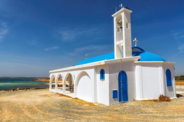 Protaras, Kıbrıs'ta bir kıyısında Beyaz Şapel