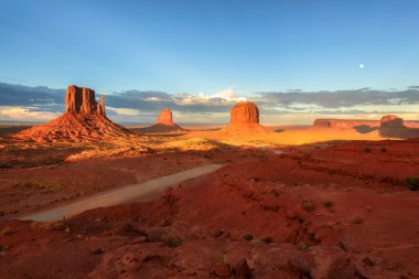 Monument valley, günbatımı, utah, ABD