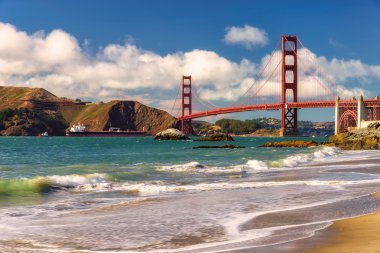 Golden Gate Köprüsü San Francisco üzerinde güzel bulutlar 
