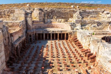 Antik Yunan colonnade Pafos, Kıbrıs'ın kalıntıları