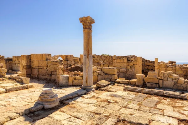 Kypr mezník. Staré řecké ruiny města Kourion nedaleko Limassolu — Stock fotografie