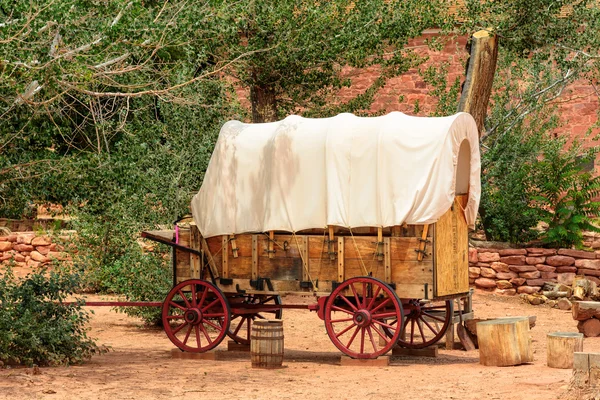 Vagón del oeste salvaje - concepto de tiempos de vaquero suroeste americano — Foto de Stock