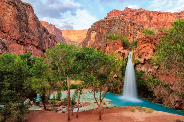 O incrível Havasu Falls, Grand Canyon, Arizona — Fotografia de Stock