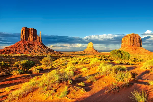 Monument Valley ao pôr-do-sol, Arizona — Fotografia de Stock