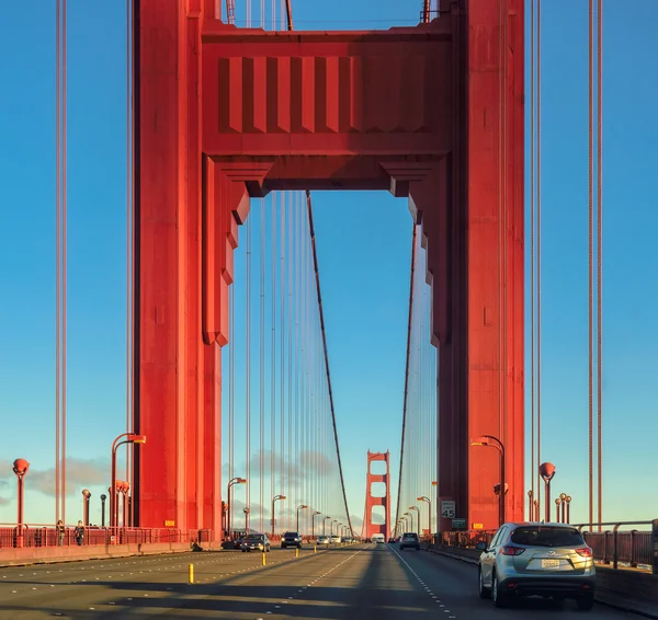 Traffic on Golden Gate Bridge in San Francisco — Stock Photo, Image