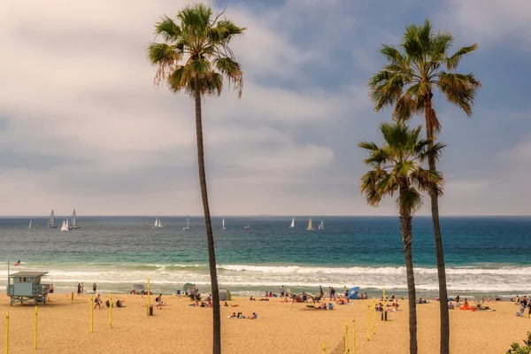 Manhattan Beach and yachts in the sea, California — Stock Photo, Image