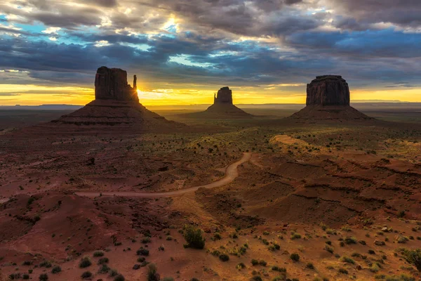 Răsărit de soare la Monument Valley, Arizona — Fotografie, imagine de stoc