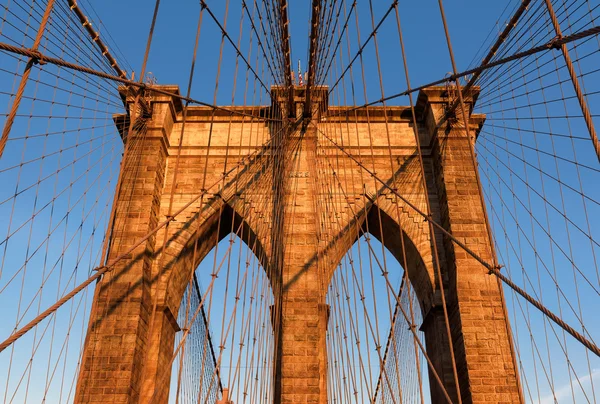 Brooklyn Bridge vid solnedgången i New York City, Usa — Stockfoto