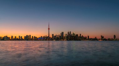 Toronto City gün batımında gökyüzünde Toronto, Ontario, Kanada.