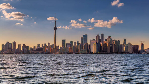 Вид на город Торонто, озеро Онтарио, Торонто, Канада