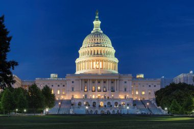 Gün batımında ABD Kongre Binası, Washington DC, ABD.
