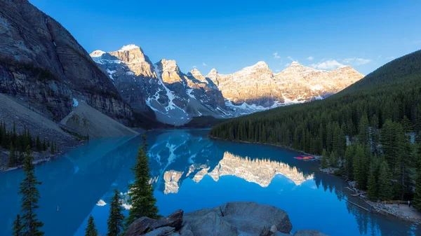 Lago Morenico All Alba Montagne Rocciose Canada — Foto Stock