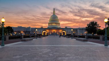 Washington 'daki ABD Kongre Binası, gün batımında.
