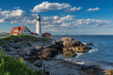 Portland Deniz Feneri gün batımında Cape Elizabeth, New England, Maine, ABD 'de. En ikonik ve en güzel deniz fenerlerinden biri.. 