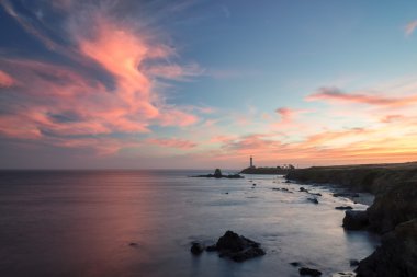 Sahilde günbatımı, deniz feneri, California, ABD güvercin işaret feneri