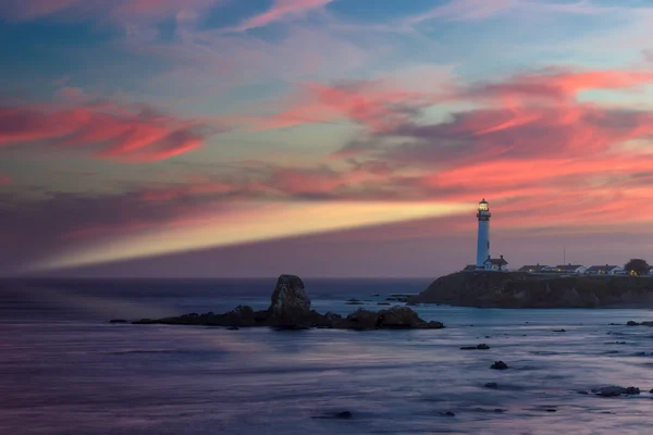 Sahilde günbatımı, deniz feneri, California, ABD güvercin işaret feneri