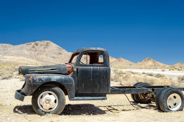 Το παλιό φορτηγό στην έρημο, κοιλάδα του θανάτου — Φωτογραφία Αρχείου