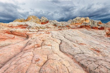 Beyaz ve kırmızı kumtaşı, vermilyon uçurumdan Plato.