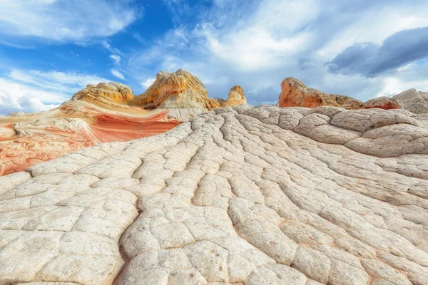 Plateau z klifów białego i czerwonego piaskowca, vermilion. — Zdjęcie stockowe