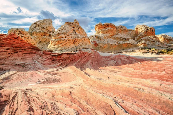 Montagne dal colore arenaria, scogliere vermiglio, tasca bianca . — Foto Stock