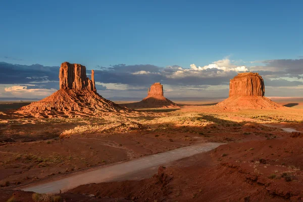 Drei felsen in der wüste von utah. — Stockfoto