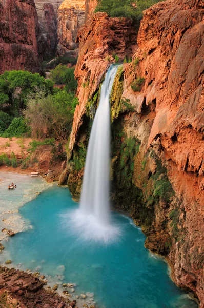 Vackra Havasu Falls, Supai, Arizona, USA — Stockfoto