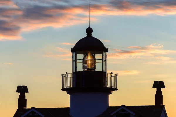 Faro al atardecer en la costa de Monterrey . — Foto de Stock