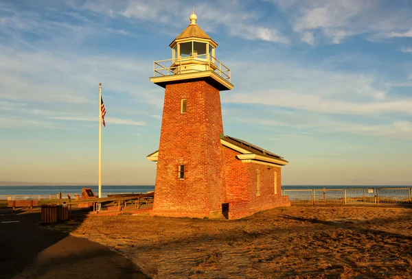 Vuurtoren in Santa Cruz op zonsondergang, Californië, Verenigde Staten — Stockfoto