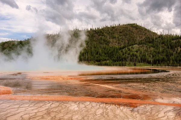 Gran Primavera Prismática en el Parque Nacional de Yellowstone en Estados Unidos — Foto de Stock