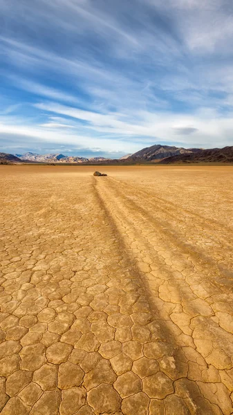 Racetrack Playa Dry Lake em Death Valley, Califórnia — Fotografia de Stock