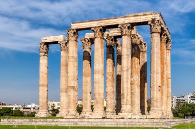 Yunanistan 'ın Atina kentindeki Olimpos Zeus tapınağının antik Antika sütunları.