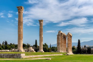 Yunanistan 'ın Atina kentindeki Olimpos Zeus tapınağının antik Antika sütunları.