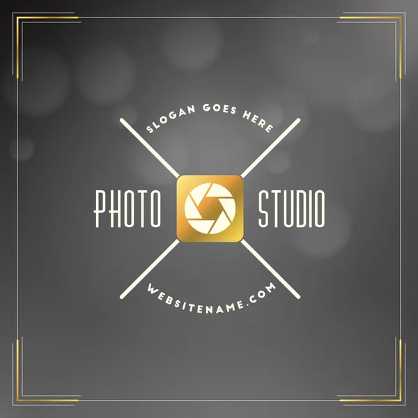 Fotografi logotyp formgivningsmall. Fotografering Retro Golden Badge. Fotostudio — Stock vektor
